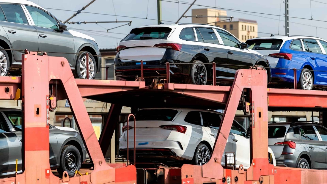 Car Shipping Cost Guide: Factors & Tips to Save